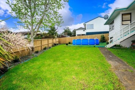 Photo of property in 1/17 Tetrarch Place, Totara Vale, Auckland, 0629