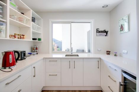 Photo of property in 6 Ruahine Road, Poraiti, Napier, 4112