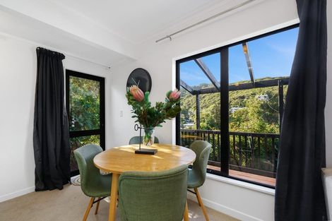 Photo of property in 49 Airlie Road, Plimmerton, Porirua, 5026