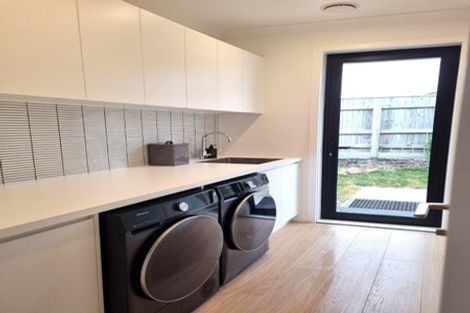 Photo of property in 18 Sardinia Grove, Fitzherbert, Palmerston North, 4410