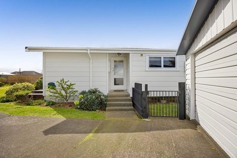 Photo of property in 8 Hughson Place, Opunake, 4616