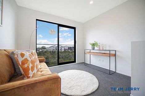 Photo of property in 49 Whare Kauri Road, Papakura, 2110