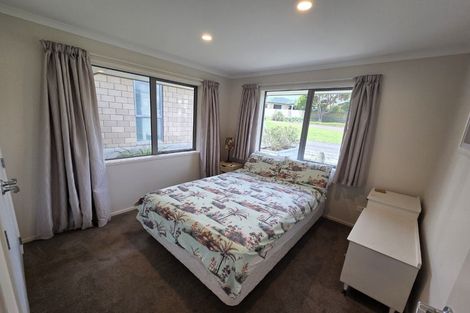 Photo of property in 1 Meadowviews Drive, Welcome Bay, Tauranga, 3112