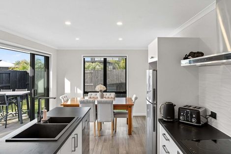 Photo of property in 18 Centaine Way, Papamoa Beach, Papamoa, 3118