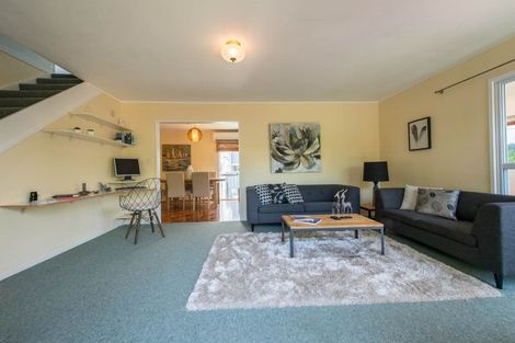 Photo of property in 1/6 Sandgate Avenue, Botany Downs, Auckland, 2010