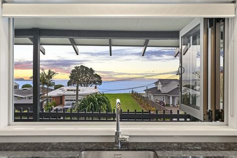 Photo of property in 4 Claude Road, Stanmore Bay, Whangaparaoa, 0932