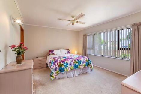 Photo of property in 17 Armagh Road, Blockhouse Bay, Auckland, 0600