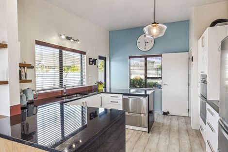 Photo of property in 8 Millennium Hill, Paraparaumu, 5032