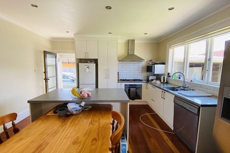 Photo of property in 8 Waipani Road, Te Atatu Peninsula, Auckland, 0610