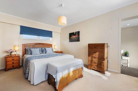 Photo of property in 13 Quibray Place, Botany Downs, Auckland, 2010