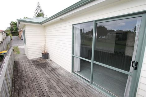 Photo of property in 5 Amberley Avenue, Te Atatu South, Auckland, 0610