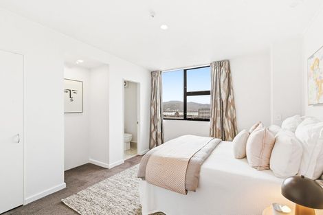 Photo of property in 17 Kent Terrace - Kent Apartments, 7e/16 Kent Terrace, Mount Victoria, Wellington, 6011