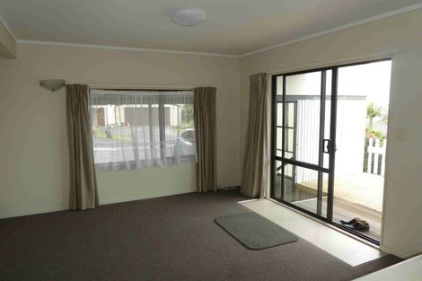 Photo of property in 20 Van Dyke Place, West Harbour, Auckland, 0618