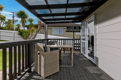 Photo of property in 55 Triangle Road, Massey, Auckland, 0614