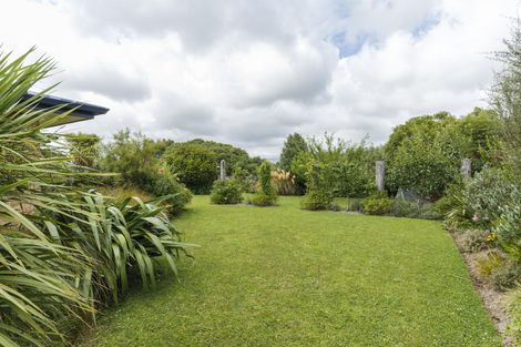 Photo of property in 57 Waicola Drive, Fitzherbert, Palmerston North, 4471