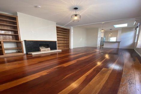 Photo of property in 17 Chatham Street, Berhampore, Wellington, 6023