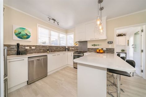 Photo of property in 350 Fergusson Drive, Heretaunga, Upper Hutt, 5018