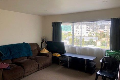 Photo of property in 7 Rook Place, Unsworth Heights, Auckland, 0632