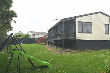 Photo of property in 12 Leven Lane, Totara Heights, Auckland, 2105