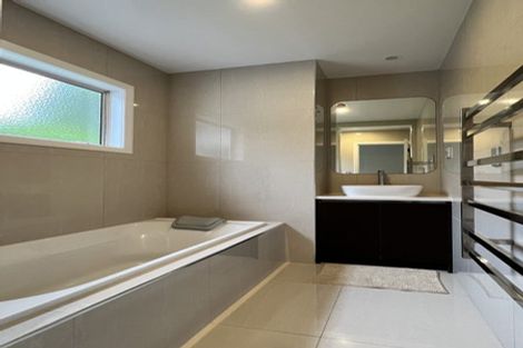 Photo of property in 2a Eastcliffe Road, Castor Bay, Auckland, 0620