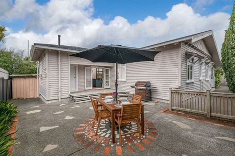Photo of property in 2/10 Birkley Road, Bayswater, Auckland, 0622