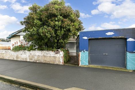 Photo of property in 80 Apu Crescent, Lyall Bay, Wellington, 6022