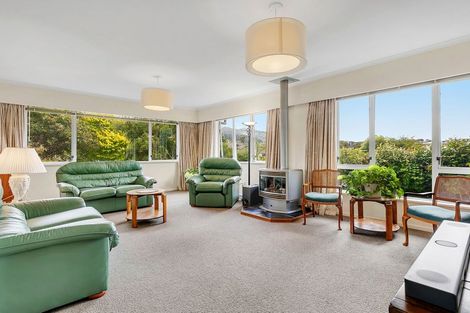 Photo of property in 4 Ranui Terrace, Tawa, Wellington, 5028