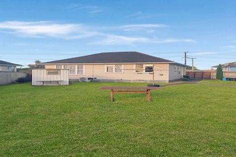 Photo of property in 23 Holland Crescent, Bulls, 4818