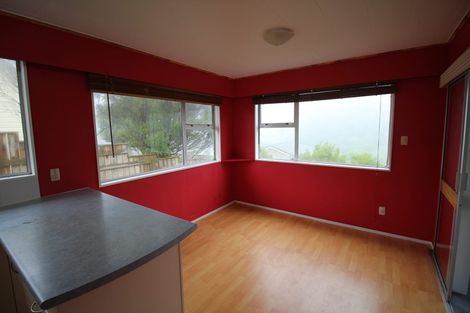 Photo of property in 13a Lyndfield Lane, Newlands, Wellington, 6037