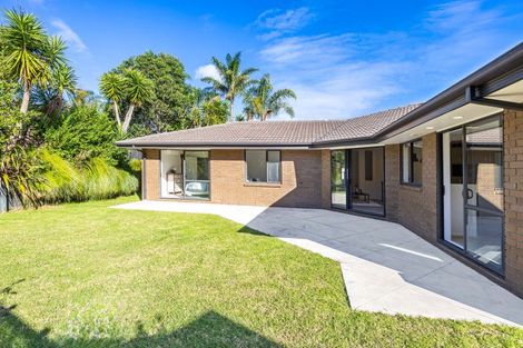 Photo of property in 33 Admirals Court Drive, Greenhithe, Auckland, 0632