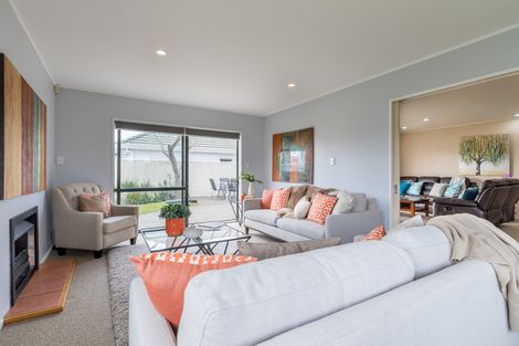 Photo of property in 27 Suncrest Drive, West Harbour, Auckland, 0618