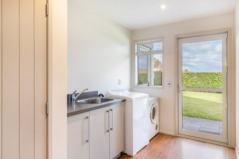 Photo of property in 19 Magnolia Rise, Waipahihi, Taupo, 3330