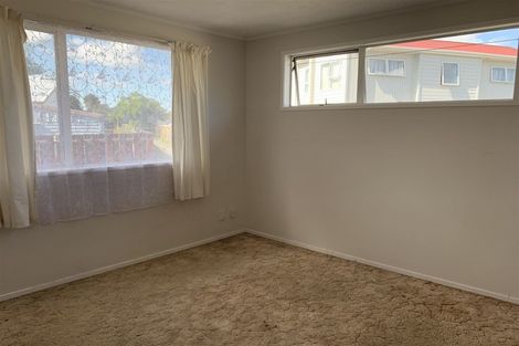Photo of property in 54 Pukeroa Place, Papakura, 2110