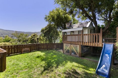 Photo of property in 39 Taylor Terrace, Tawa, Wellington, 5028
