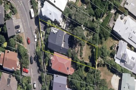 Photo of property in 142 Kelburn Parade, Kelburn, Wellington, 6012