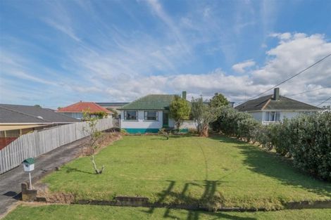 Photo of property in 72 Kelman Road, Kelston, Auckland, 0602