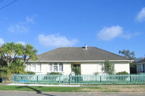 Photo of property in 18 Cornwall Crescent, Cannons Creek, Porirua, 5024