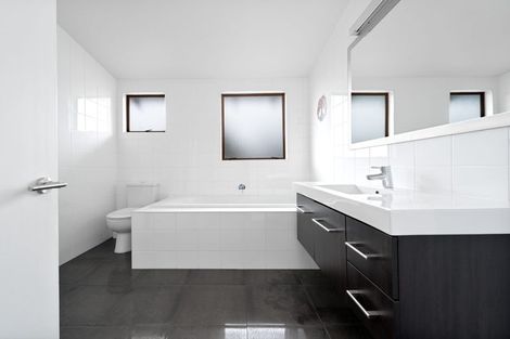 Photo of property in 1 Cron Avenue, Te Atatu South, Auckland, 0610