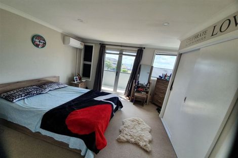 Photo of property in 11d Clearwater Cove, West Harbour, Auckland, 0618