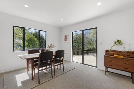 Photo of property in 2/12 Helicon Place, Totara Vale, Auckland, 0629