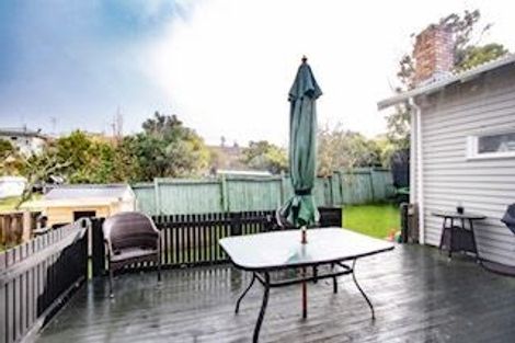 Photo of property in 19 Old Lake Road, Narrow Neck, Auckland, 0624