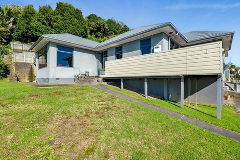 Photo of property in 5 South Road, Moturoa, New Plymouth, 4310