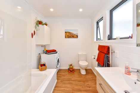 Photo of property in 14 Cordyline Road, Port Waikato, Tuakau, 2695