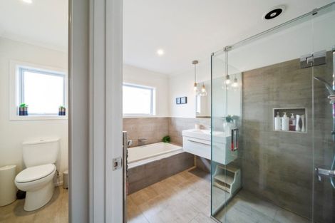 Photo of property in 7d Royal Heights, Glen Avon, New Plymouth, 4312