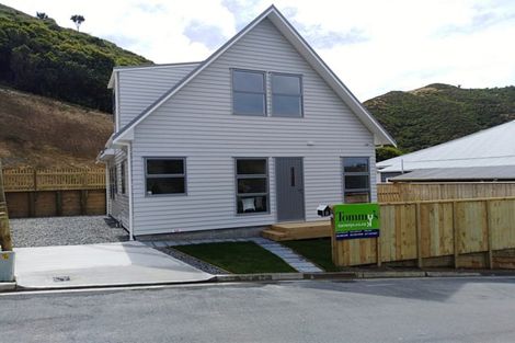 Photo of property in 8 Rarangi Way, Owhiro Bay, Wellington, 6023