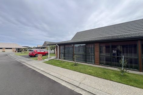 Photo of property in Rangeview Villas, 4/9 Fuller Close, Levin, 5510