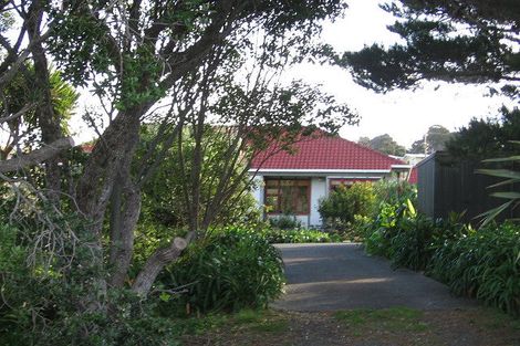 Photo of property in 8 Penguin Street, Leigh, 0985