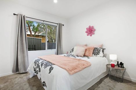 Photo of property in 108 Simpson Road, Henderson Valley, Auckland, 0614