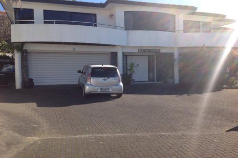 Photo of property in 32 Whiting Grove, West Harbour, Auckland, 0618