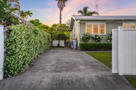 Photo of property in 39 Kamara Road, Glen Eden, Auckland, 0602